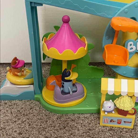 Bluey Amusement Park Playset - Picture 3 of 7